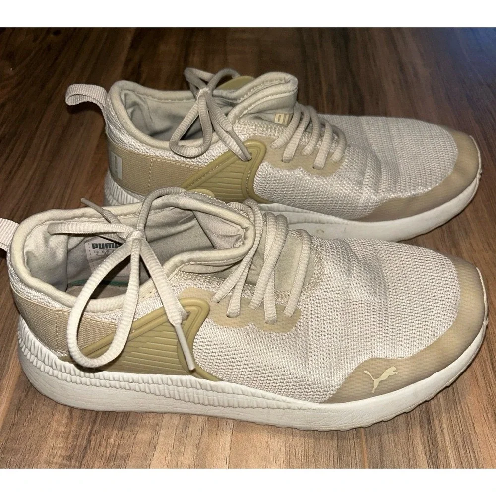 Womens Puma Tennis Shoes, Sise 6.5